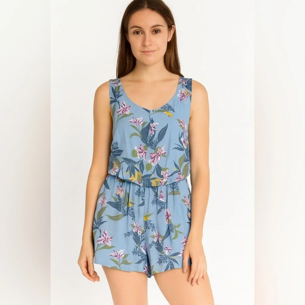 Floral one-piece romper, Size M,‎ NWT